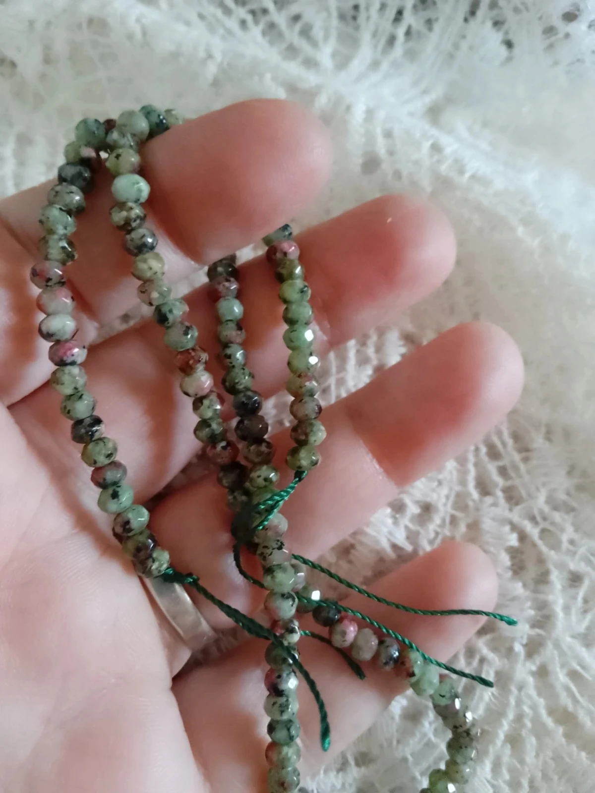 Lote de contas de facetas de pedras de rubis em zoisite verde e rosa – photo 3